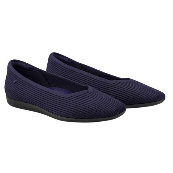Vivaia Margot Walker Lightweight Square-Toe V-Cut Flats in Navy, Size 39(8) - Picture 1 of 5
